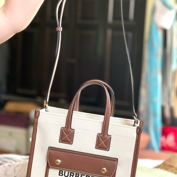 BURBERRY Mini Freya Tote Almost brand NEW! Used 3 times, it looks brand new! - Picture 2 of 14